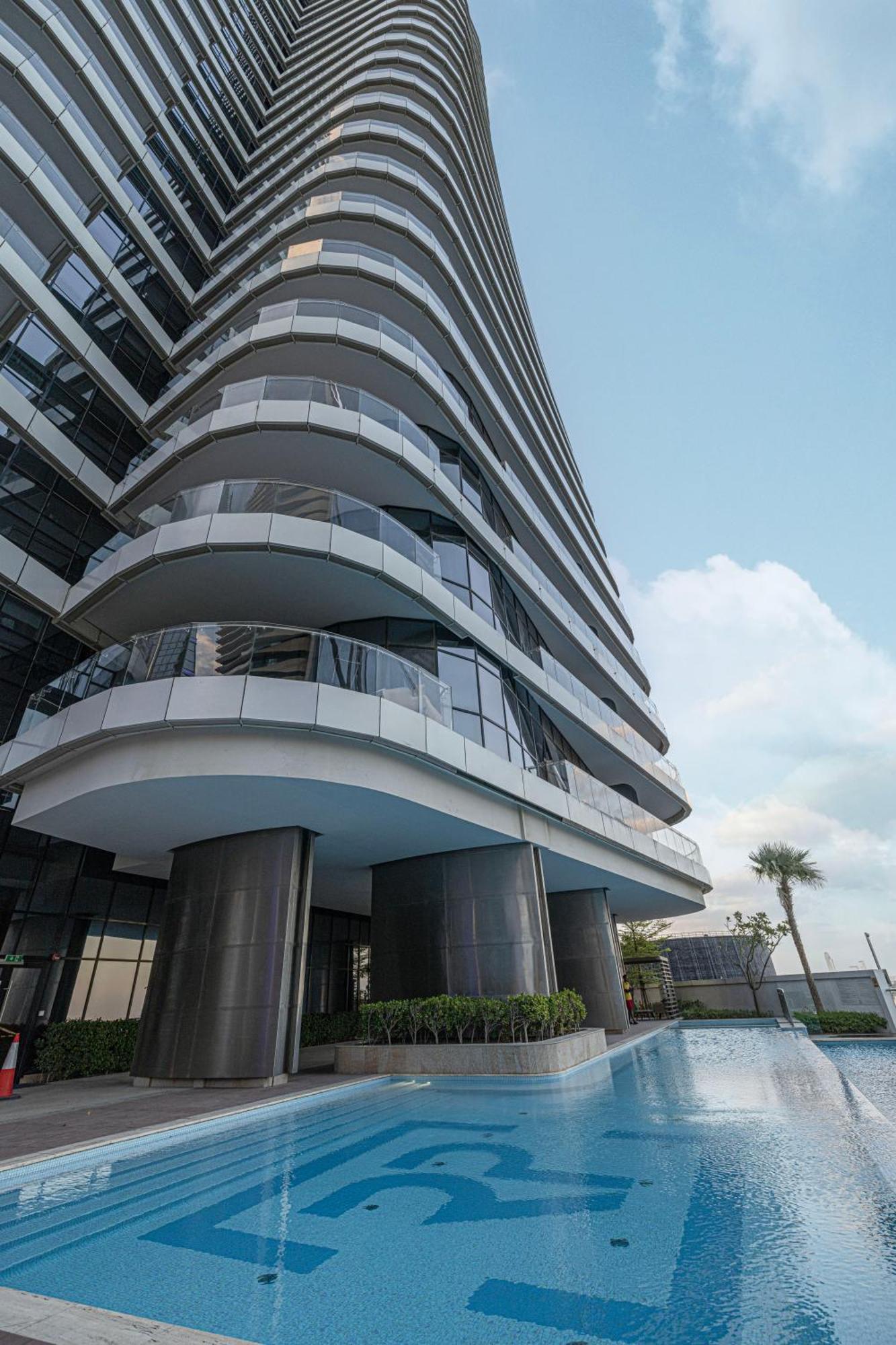 Luxe 6br Penthouse With Burj View & Private Cinema Dubai